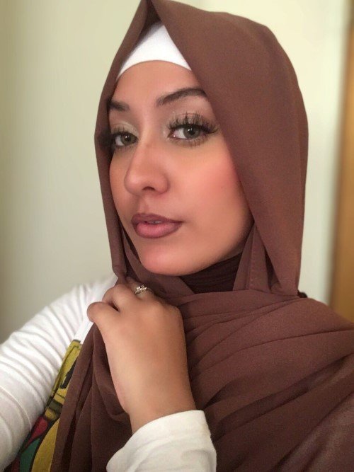 Hijab Marrom Madeira