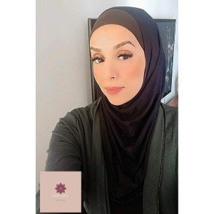 Amira hijab preta