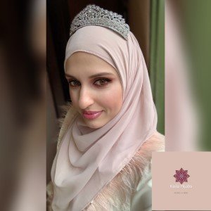 Coroa sobre Hijab Customizado Claro