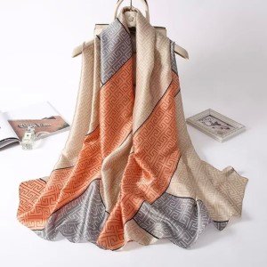 Hijab Chiffon Estampado com Seda