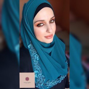 Hijab com Detalhe Bordado Lateral Azul