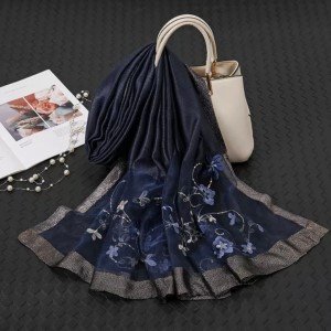hijab-seda-com-bordado-lateral-azul