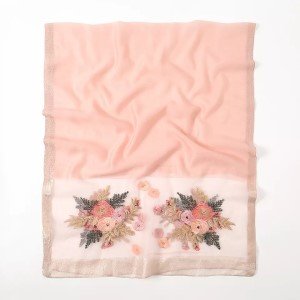 hijab-seda-com-bordado-lateral-rosa