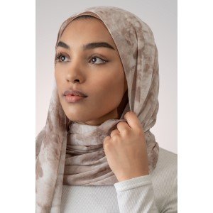 Hijab estampado tie-dye marrom