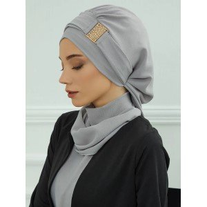 Touca turbante com fivela cinza